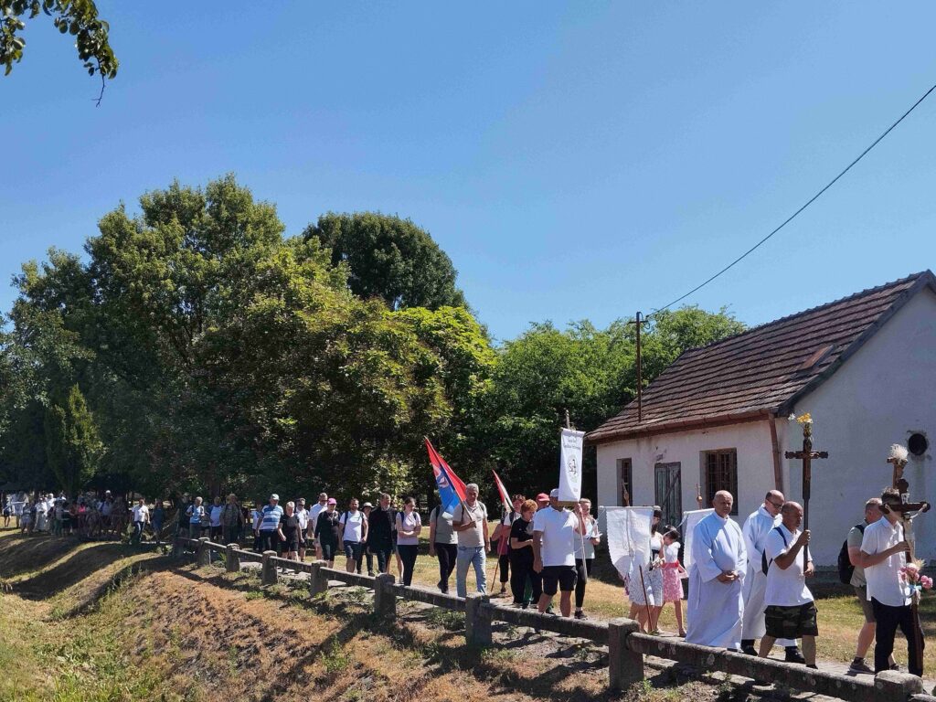 Körmenet a templomhoz